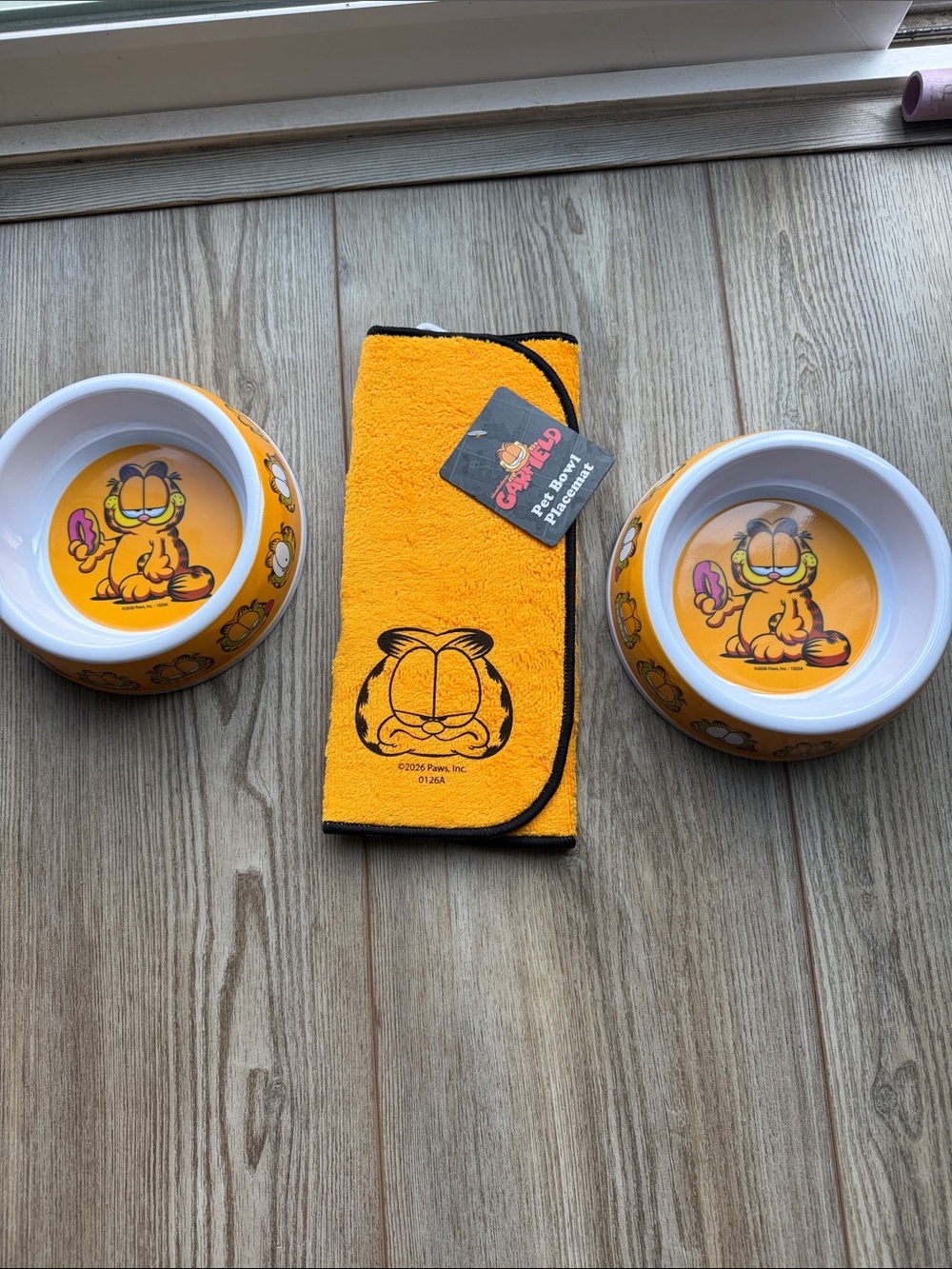 Garfield Orange Cat Feeding Bowls & Towel Set - Official Garfield Pet Collection